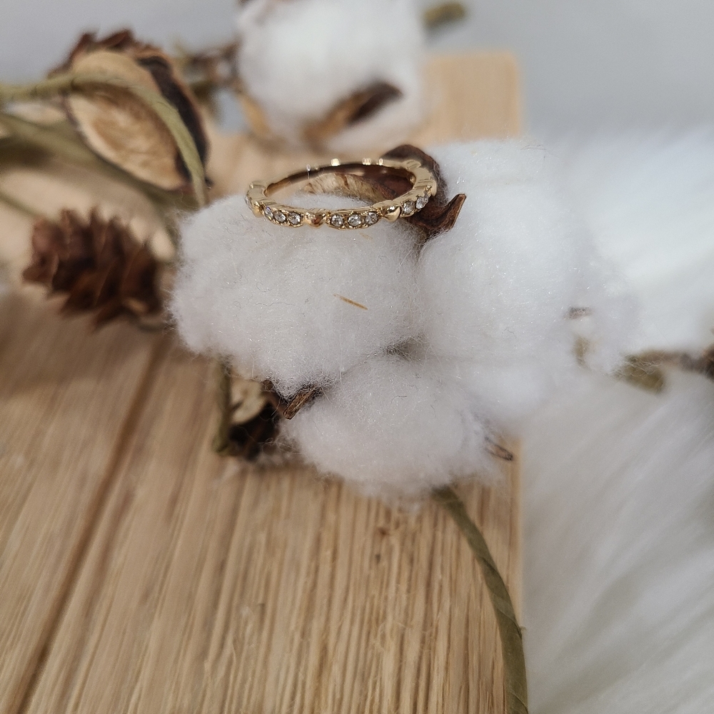 ππNEWππPRETTY!! Dainty Gold Ring with Tiny Hearts and Rhinestones ππ - Picture 10 of 13